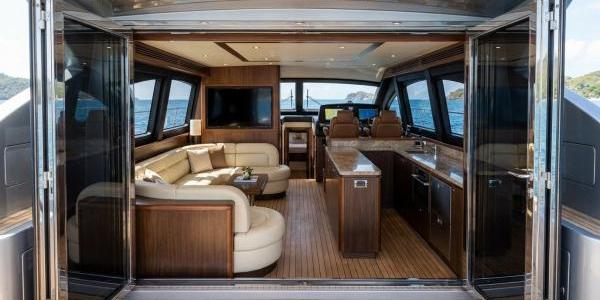 Catamaran Sports Yacht Saloon