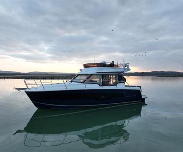 Merry Fisher 1095 Flybridge